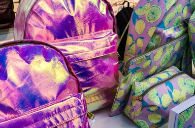 rosa glänzender Rucksack