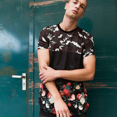 Criminal Damage T-Shirt mit Camo Muster und Blumenprints