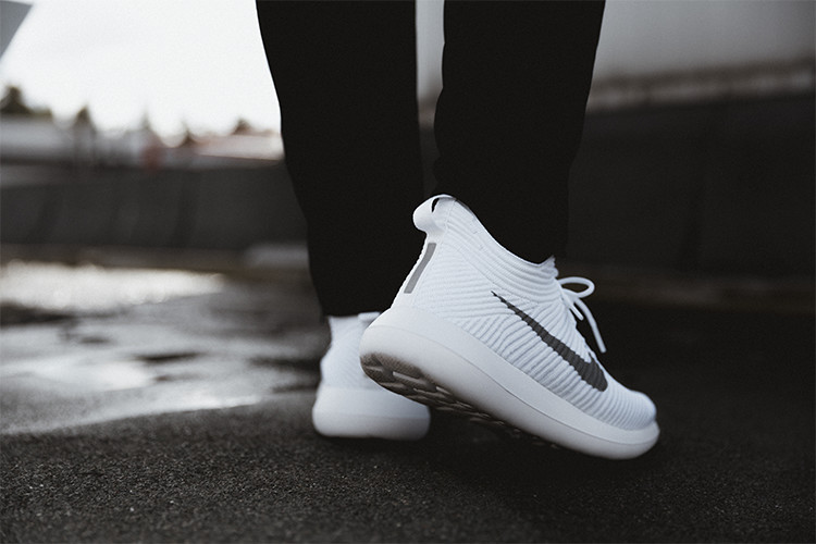 nike roshe two flyknit v2 white