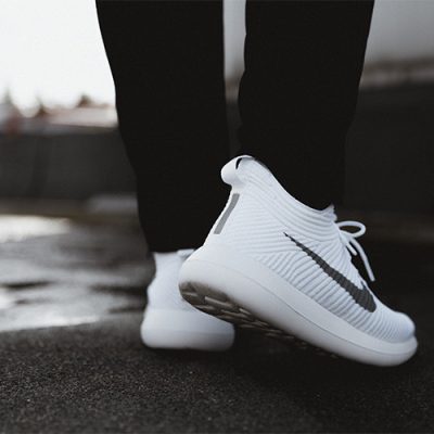 Roshe Two Flyknit V2 in weiß_Fersenbereich
