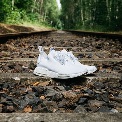 adidas nmd R1 PK triple White_jap. schriftzeichen
