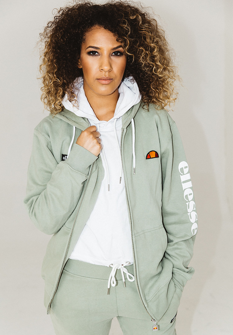 chill Outfit vrouwen ellesse